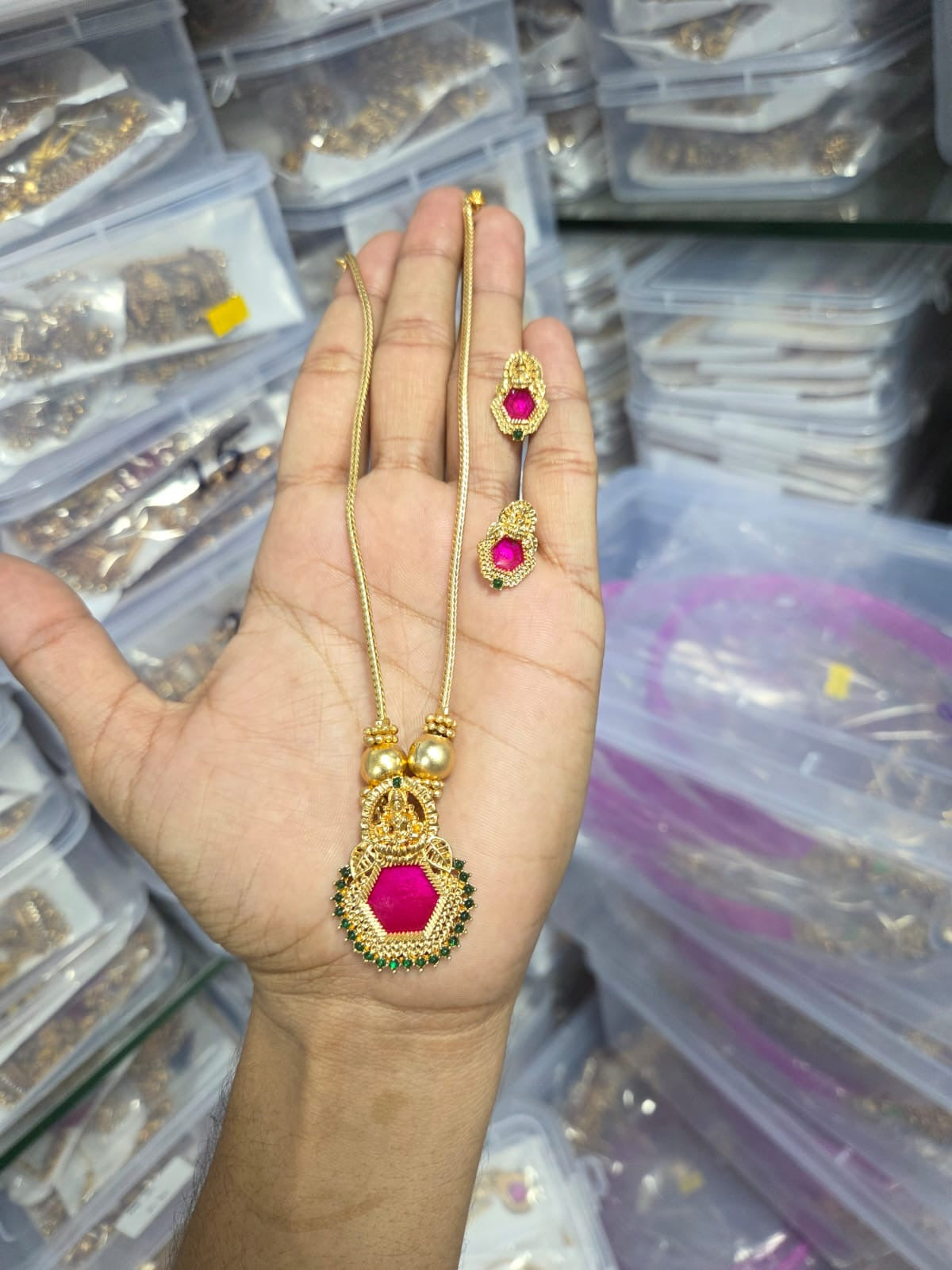 Lakshmi short chain