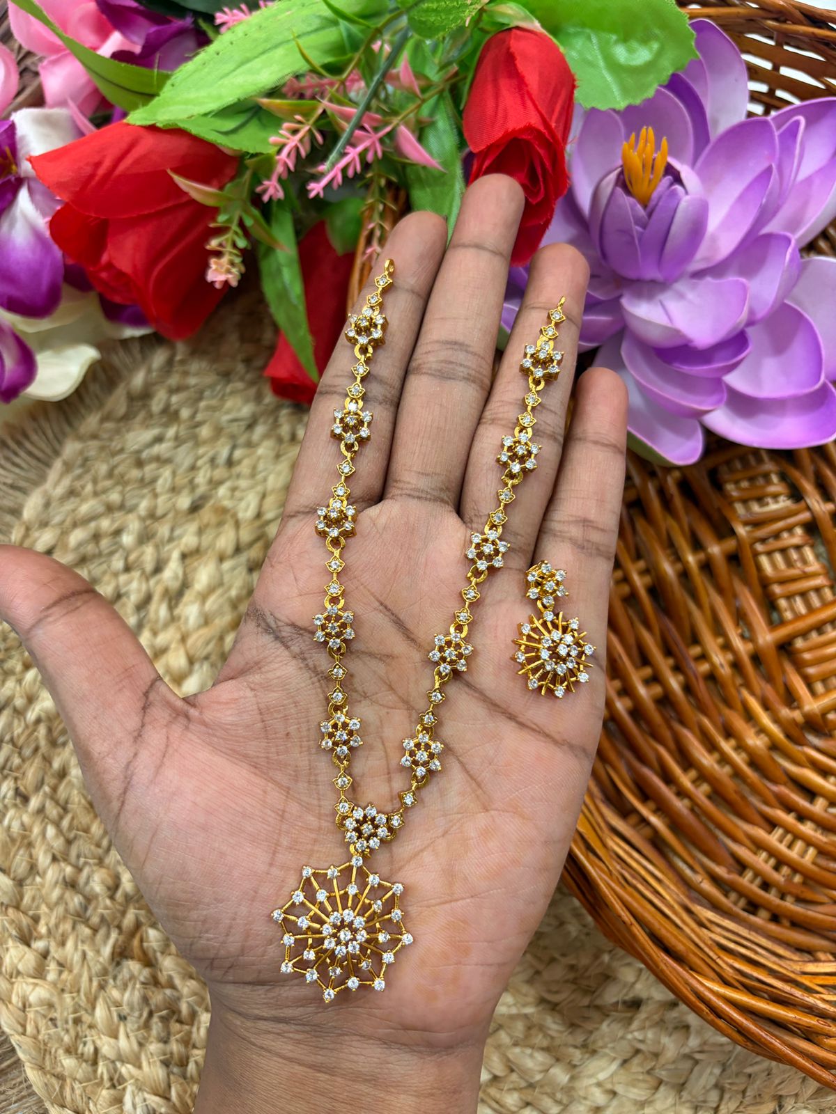 Trendy flower necklace
