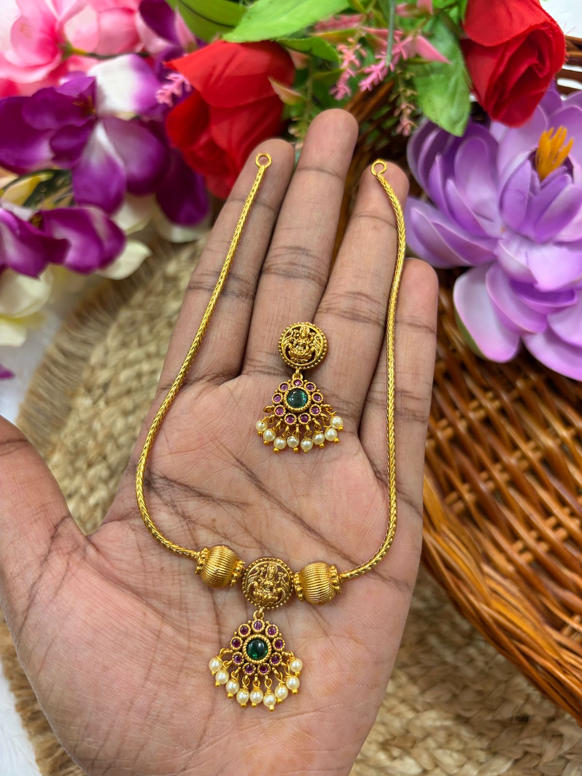 பாரம்பரிய தனித்துவமான அட்டியல்
