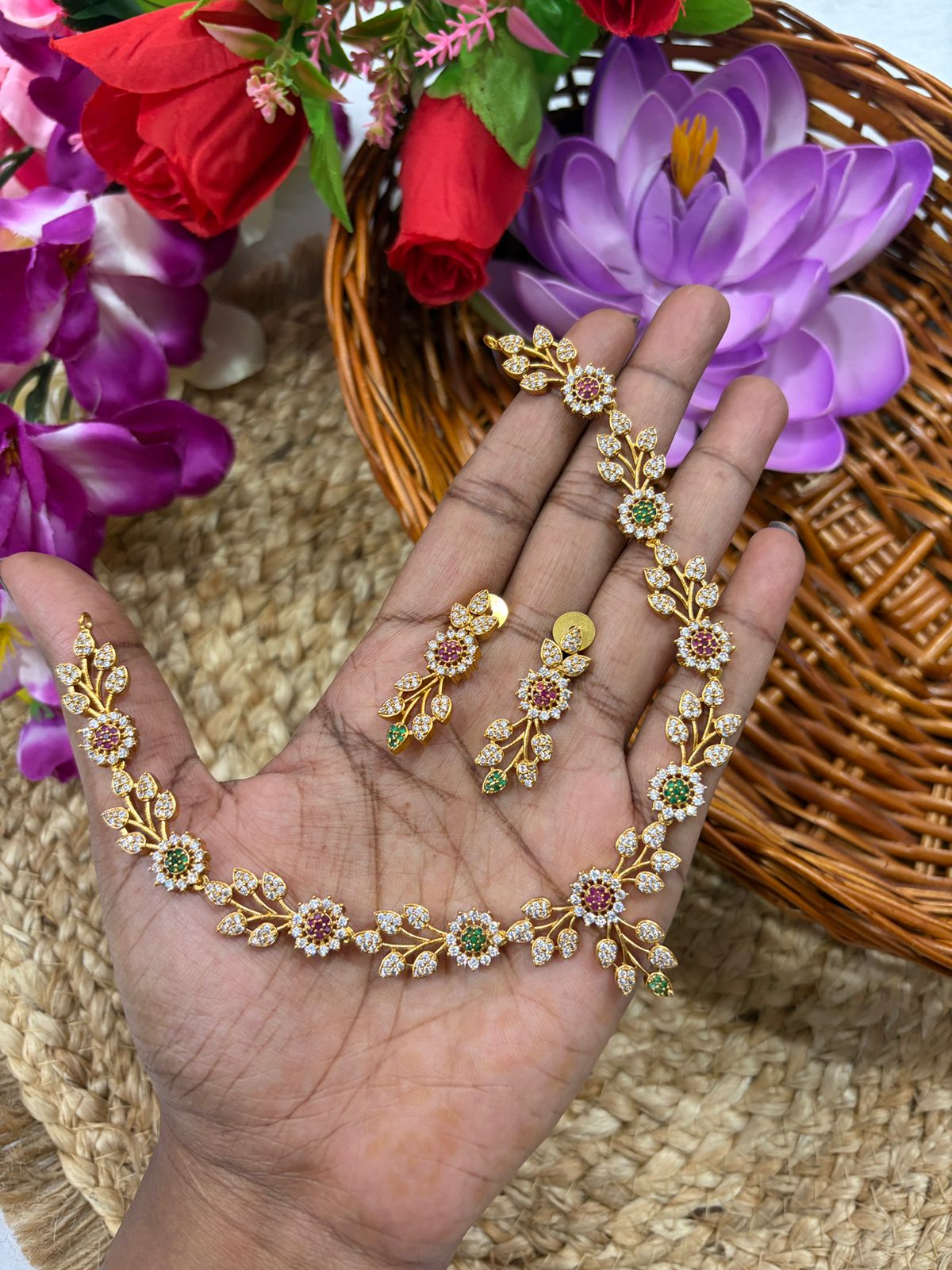 Flower with leaf necklace