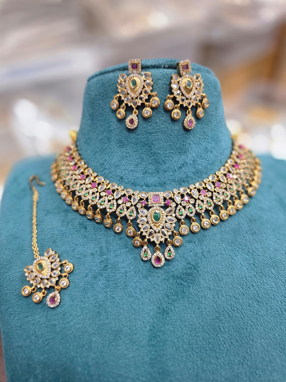 Pretty necklace set with tikka