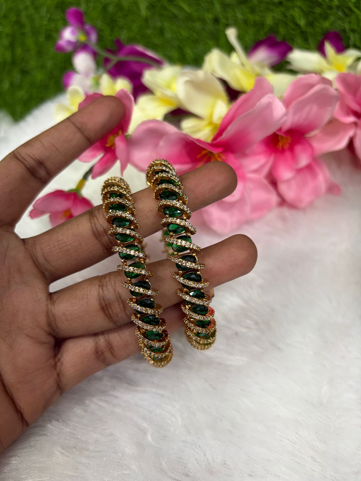தனித்துவமான வளையல் செட்