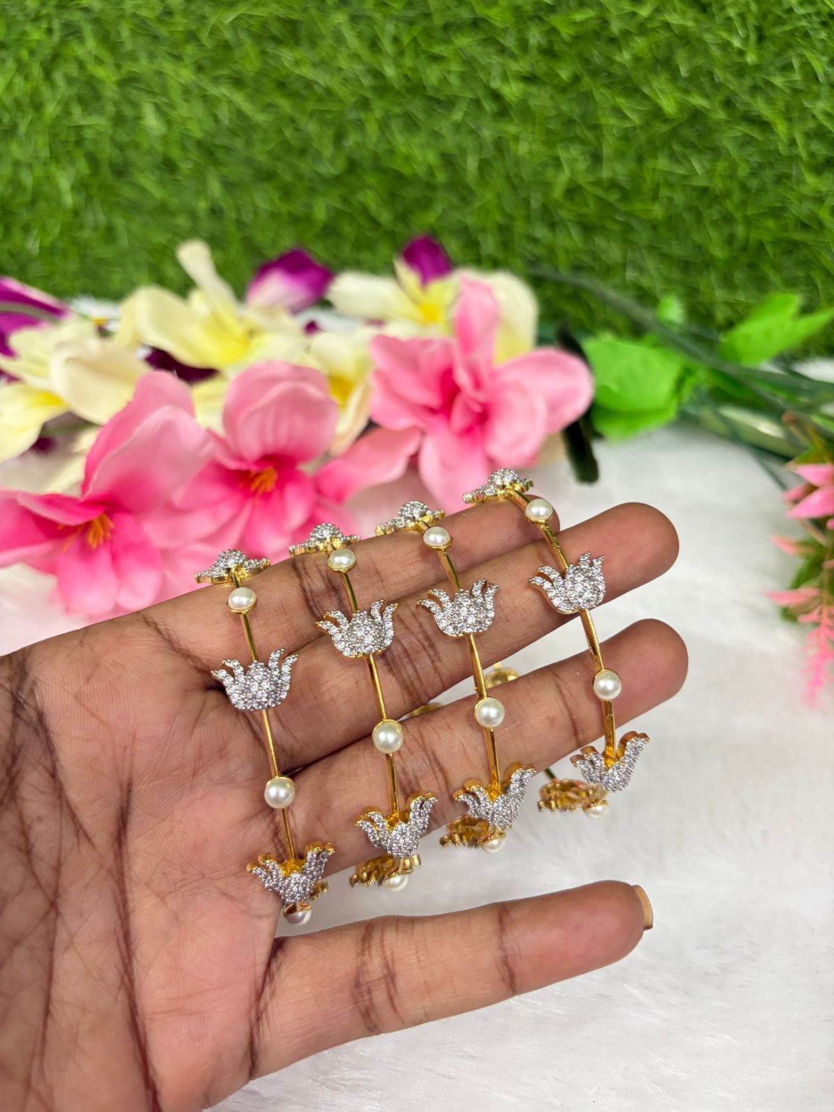 UNIQUE LOTUS AD BANGLE SET