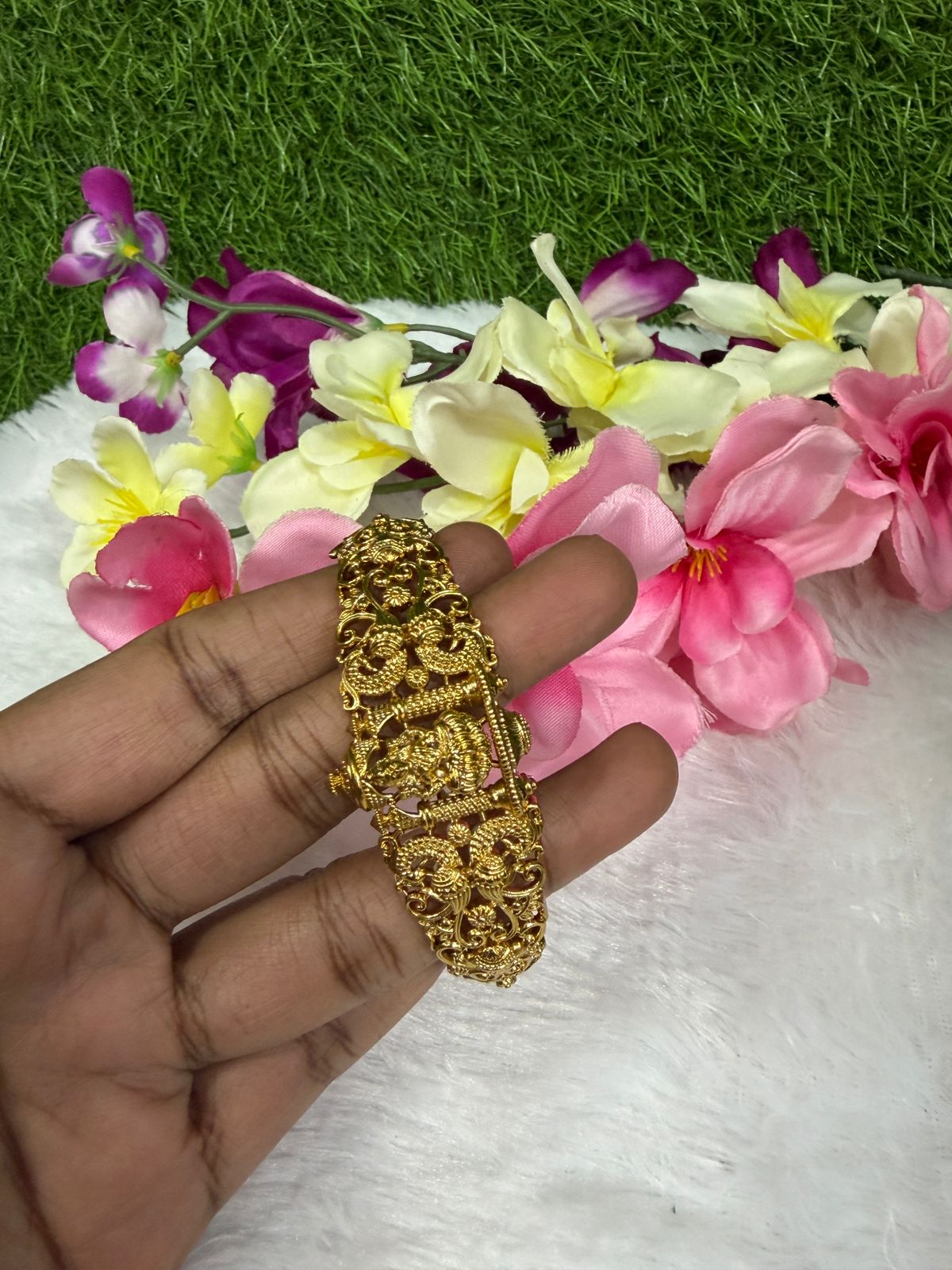 TEMPLE TYPE BRACELET