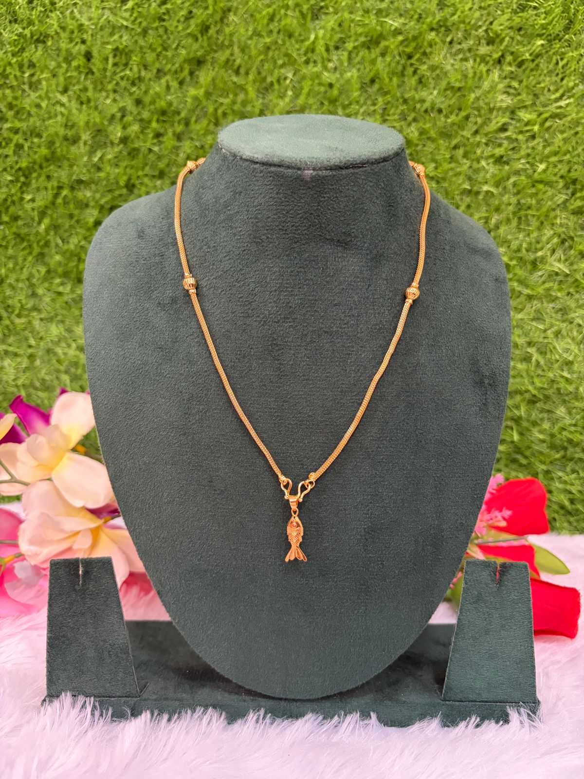 FISH PENDANT NECKLACE
