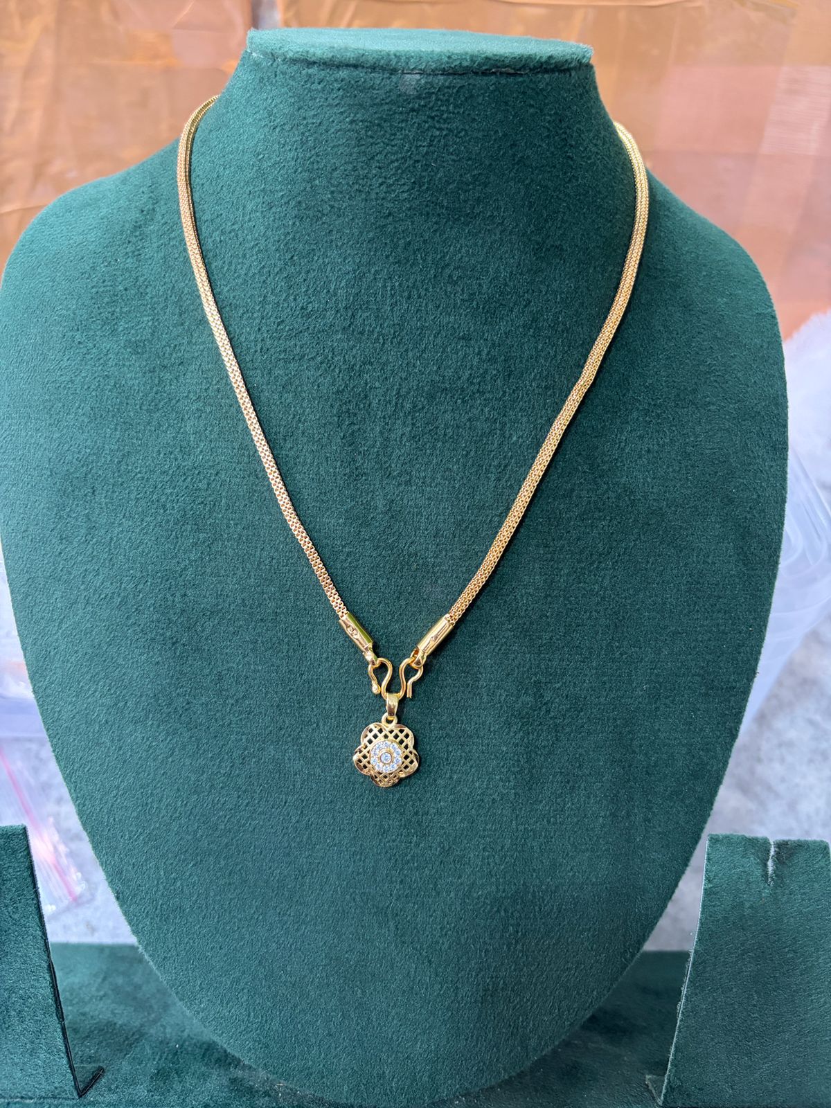 FLOWER SHORT CHAIN