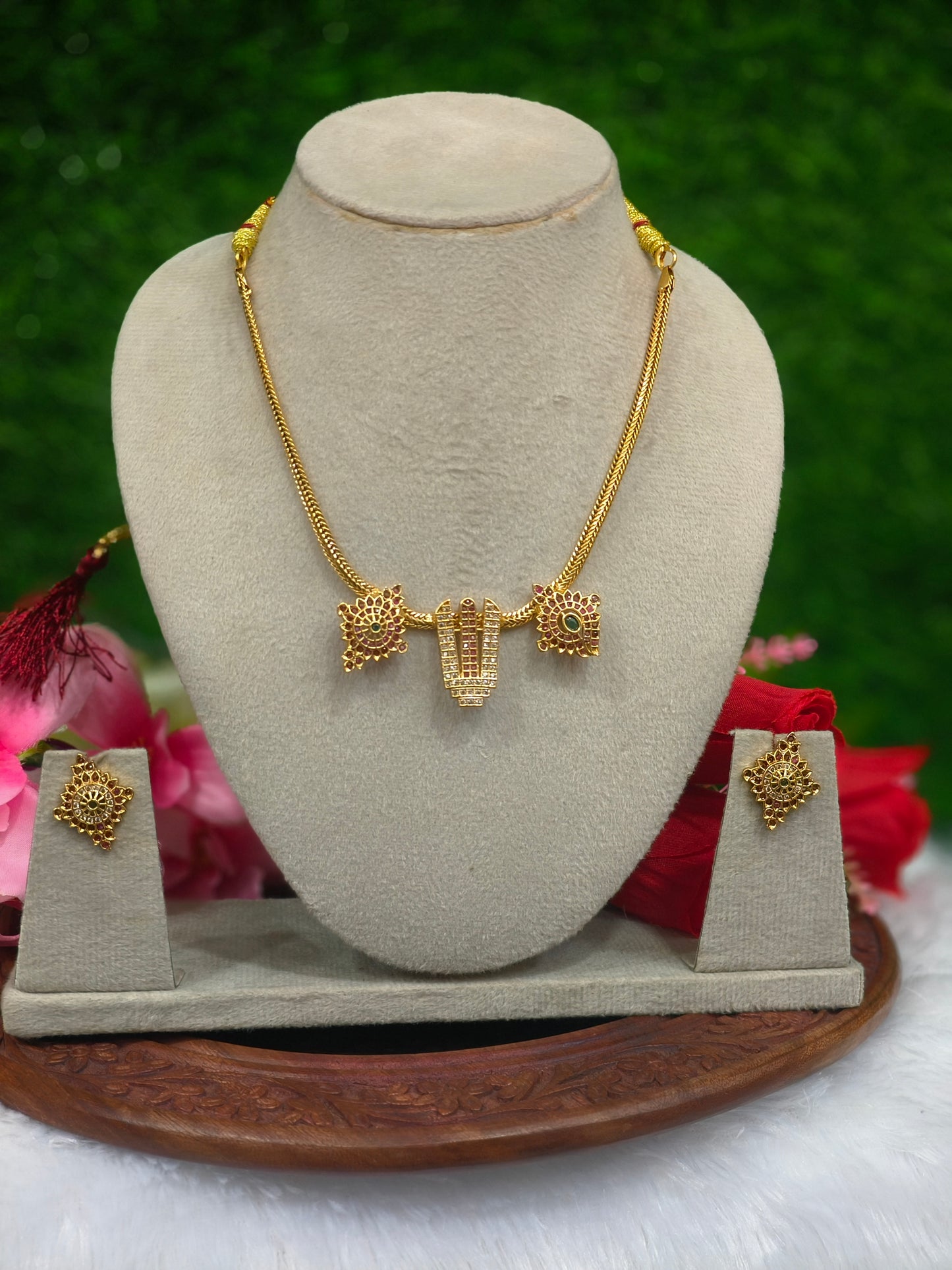 NAMAM ,SANGU AND SAKKARAM NECKLACE