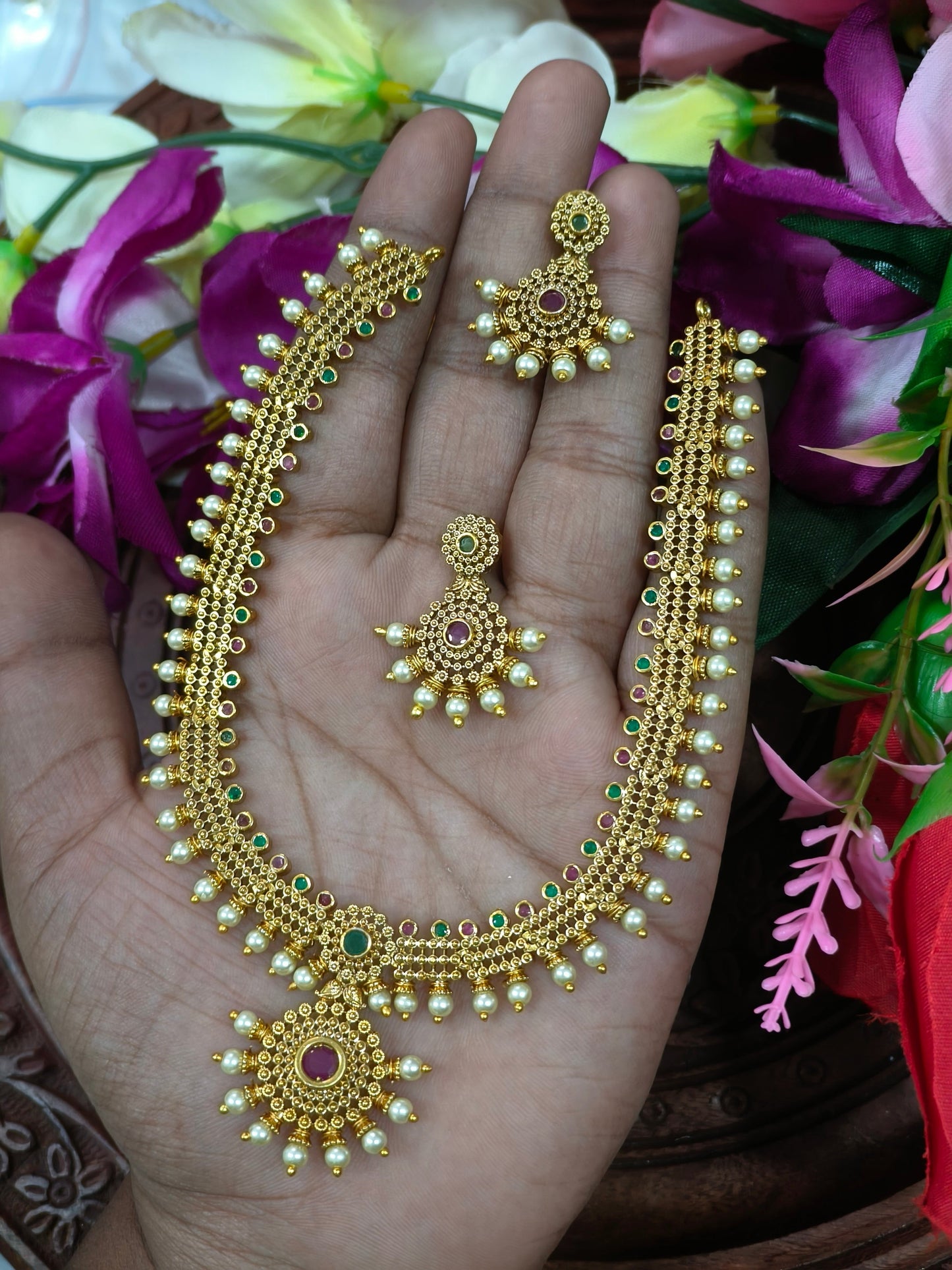 MULTI COLOUR NECKPIECE