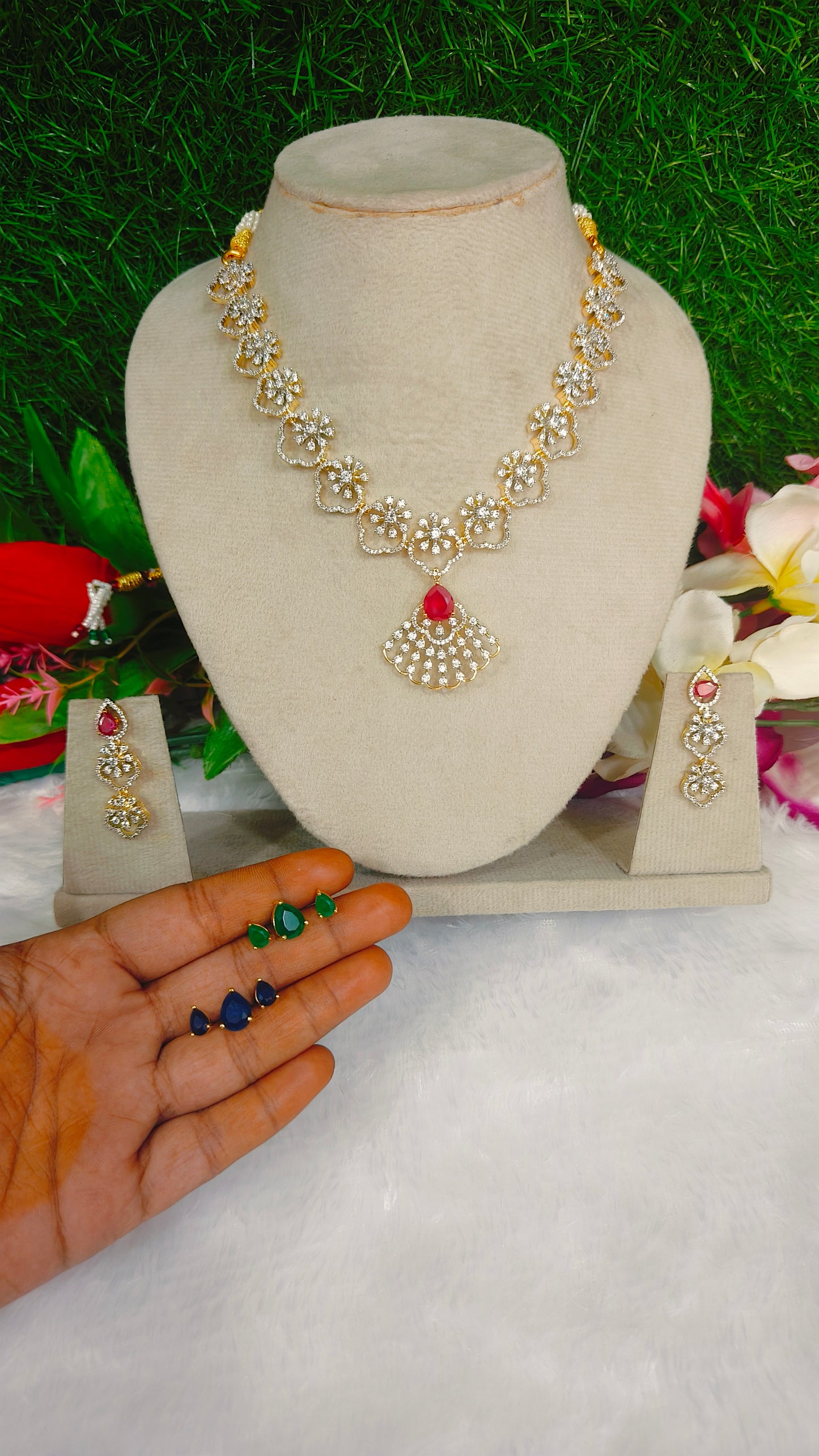 COLOUR CHANGEABLE NECKLACE