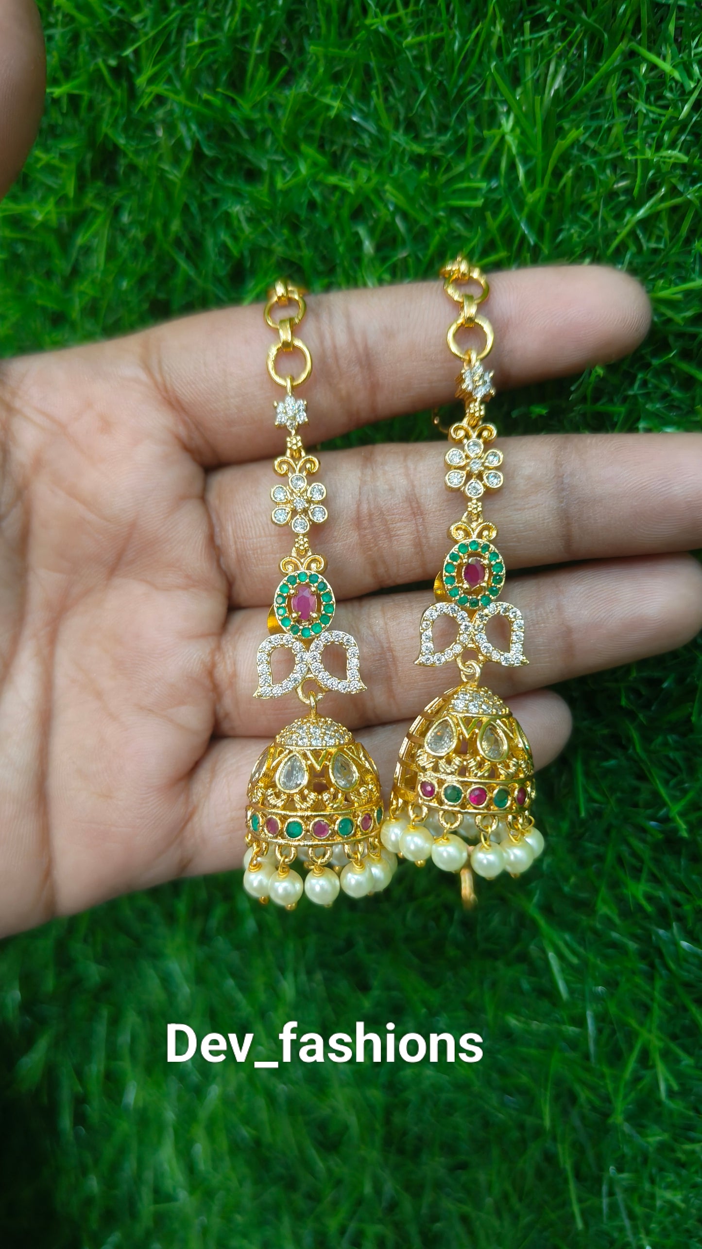 மட்டலுடன் கூடிய பாரம்பரிய கம்மல்