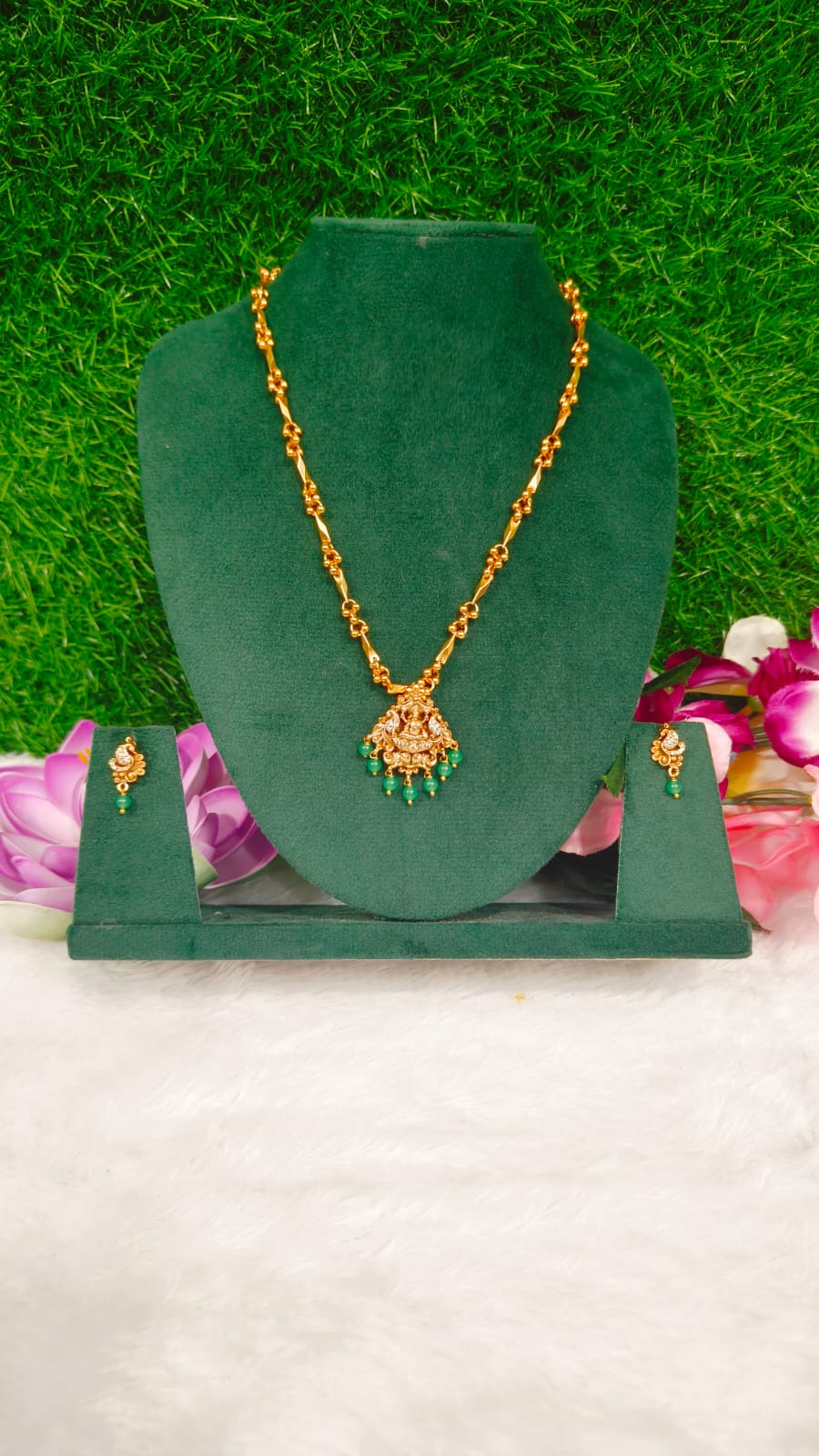 GOLD REPLICA SHORT CHAIN