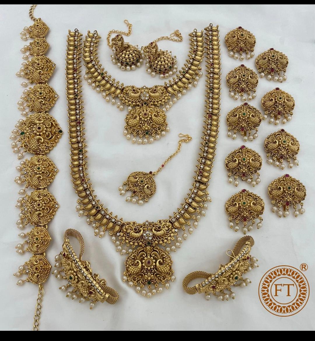 SIMPLE AND UNIQUE BRIDAL SET