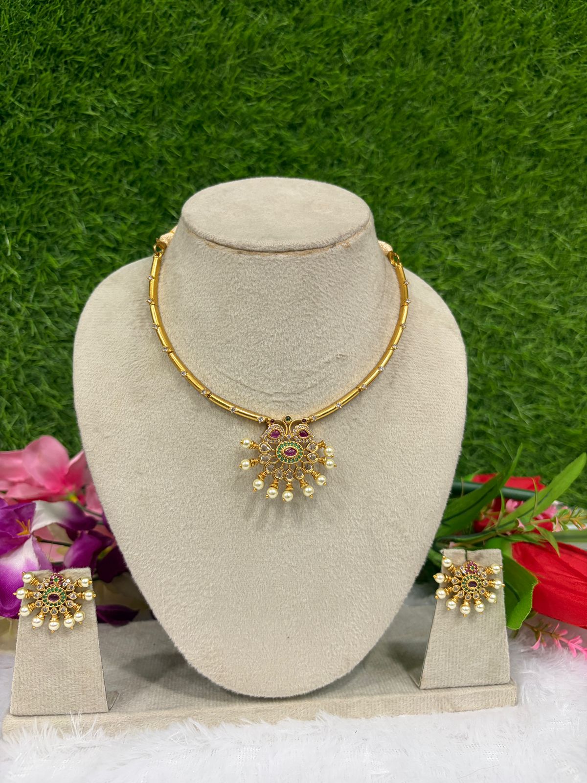 HASLI NECKLACE