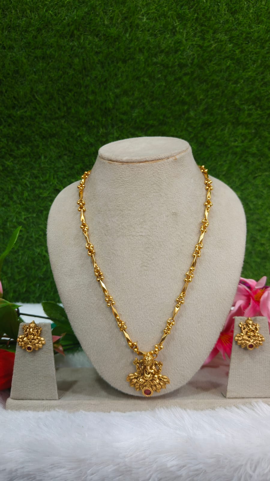 GOLD FINISH VINAYAK SHORT CHAIN