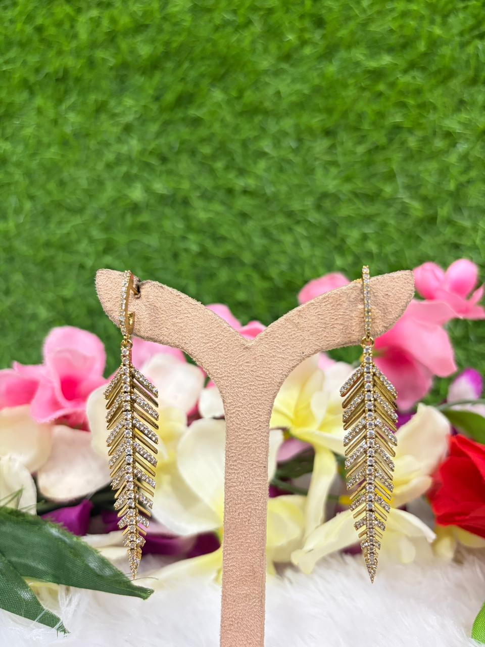 Leaf pattern earrings