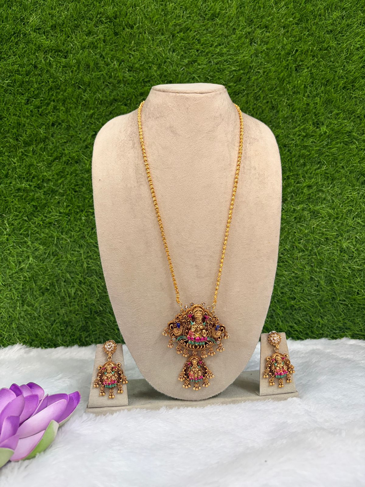 Trending dollar chain handpaint