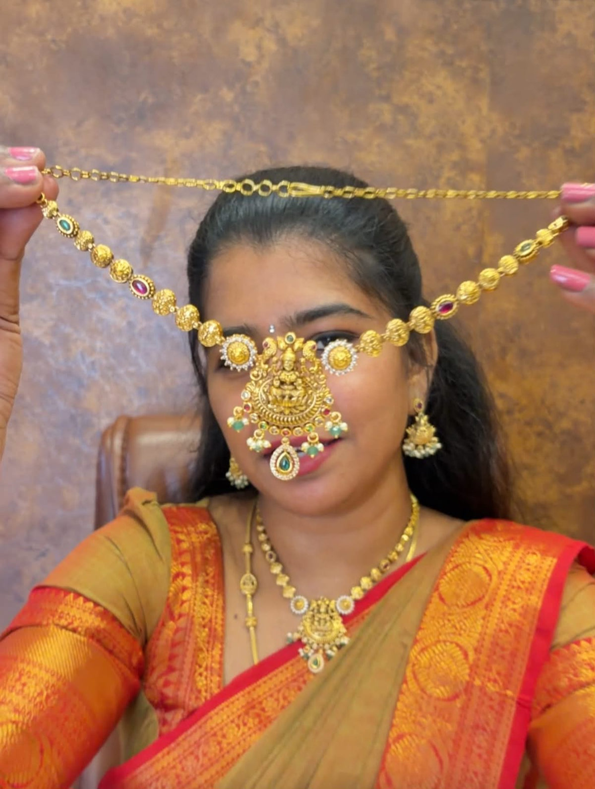 AW45 gold necklace