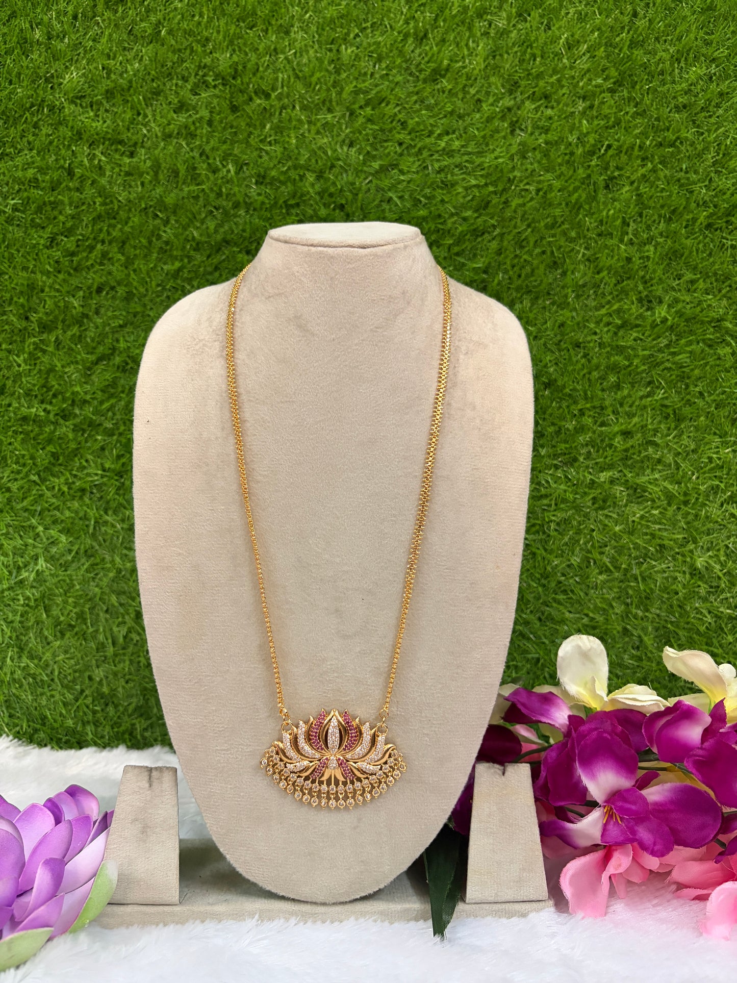 Lotus dollar chain