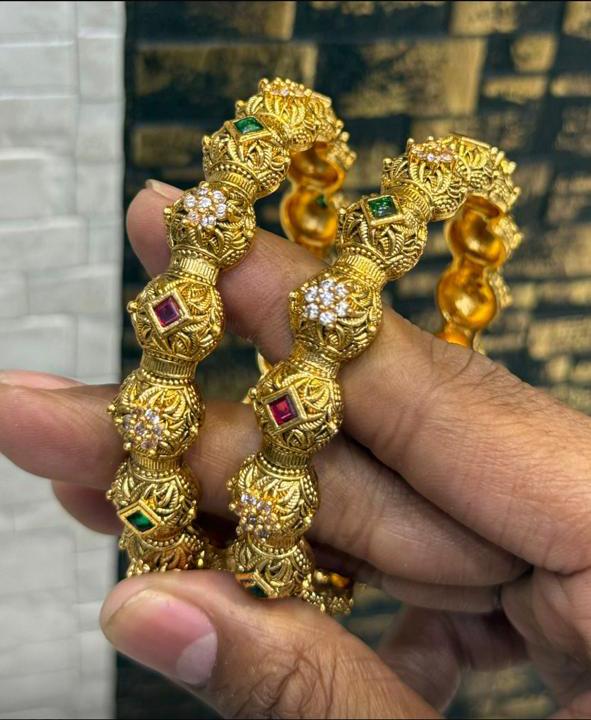 Without idol bangles