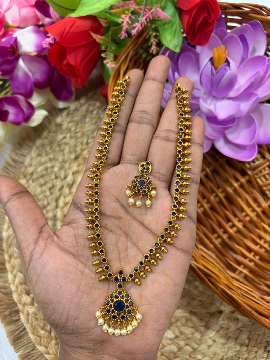 ஒரு நேர்த்தியான தோற்றம் தரும் அட்டியல்
