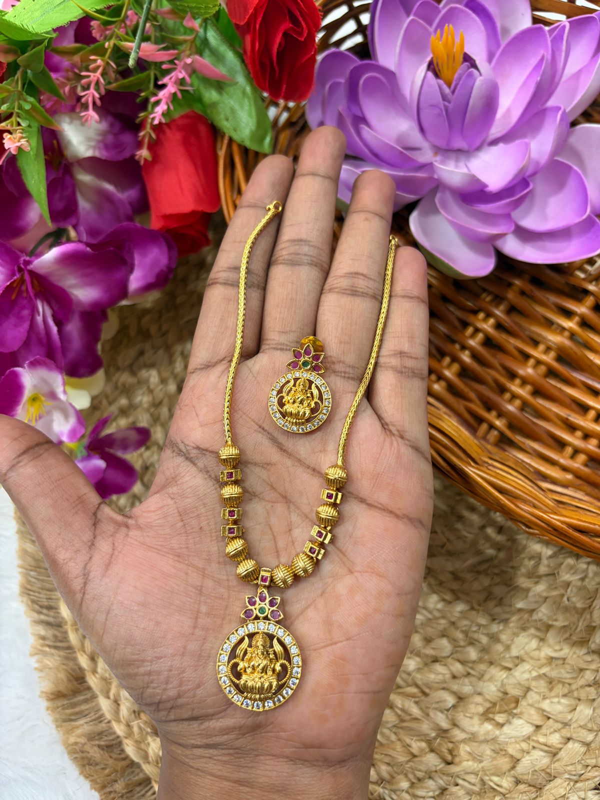 Gold finish short chain