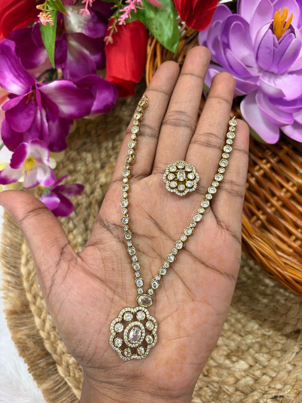 Modern flower stone necklace