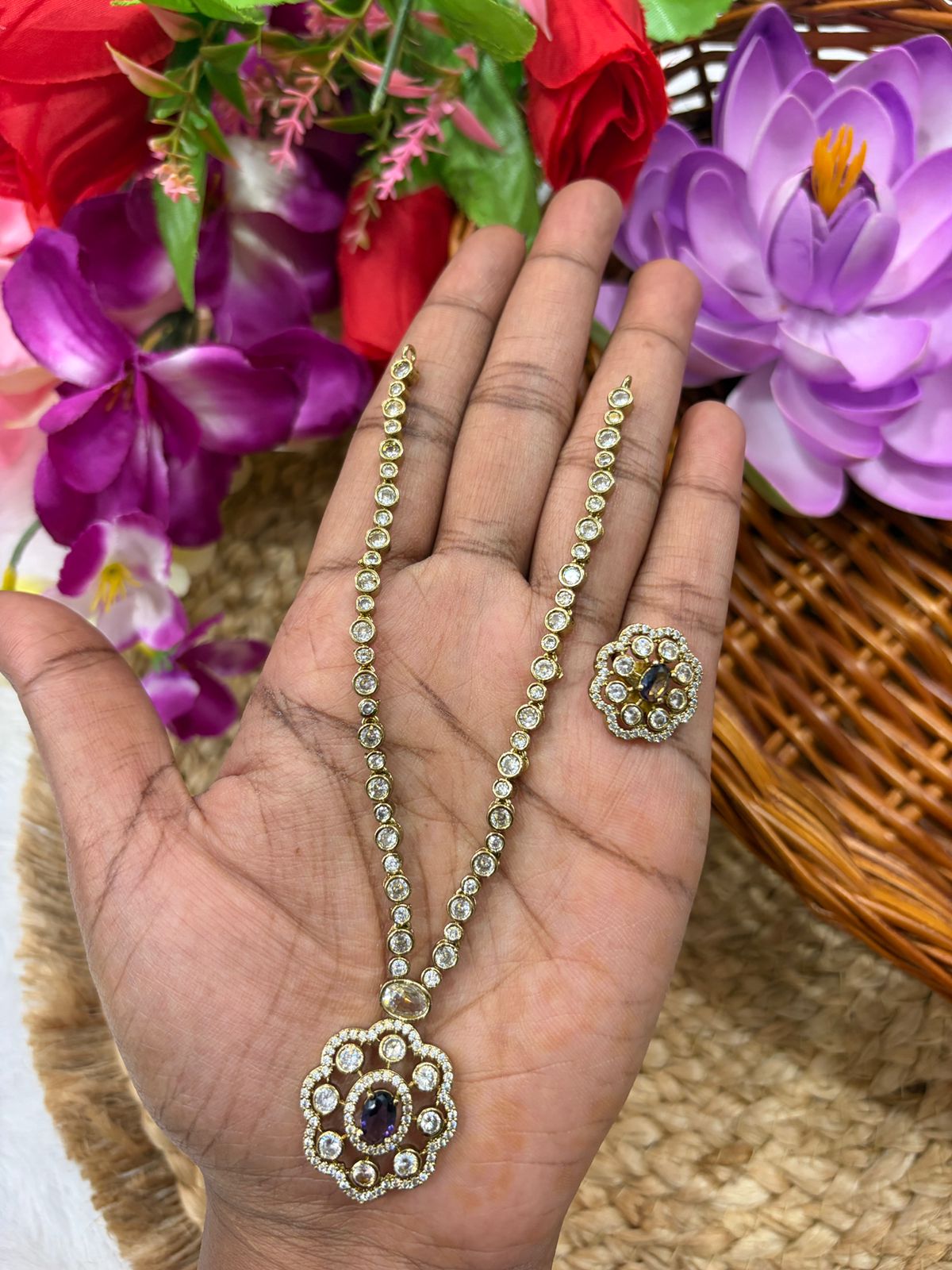 Modern flower stone necklace