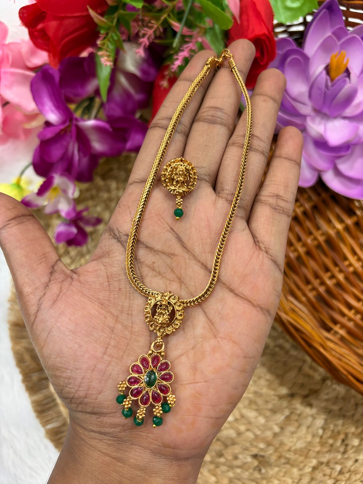 Flower ruby necklace