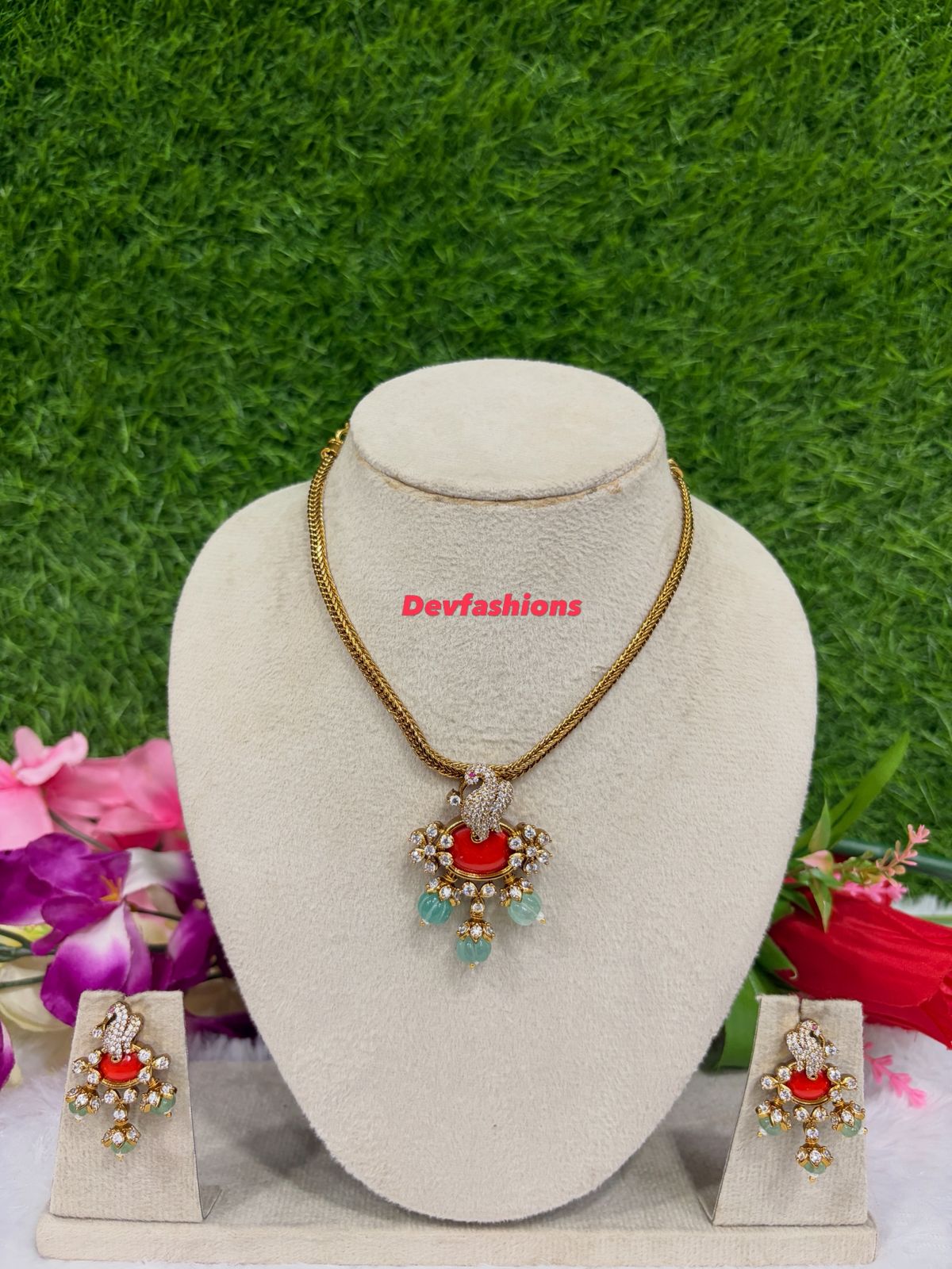 UNIQUE NECKLACE