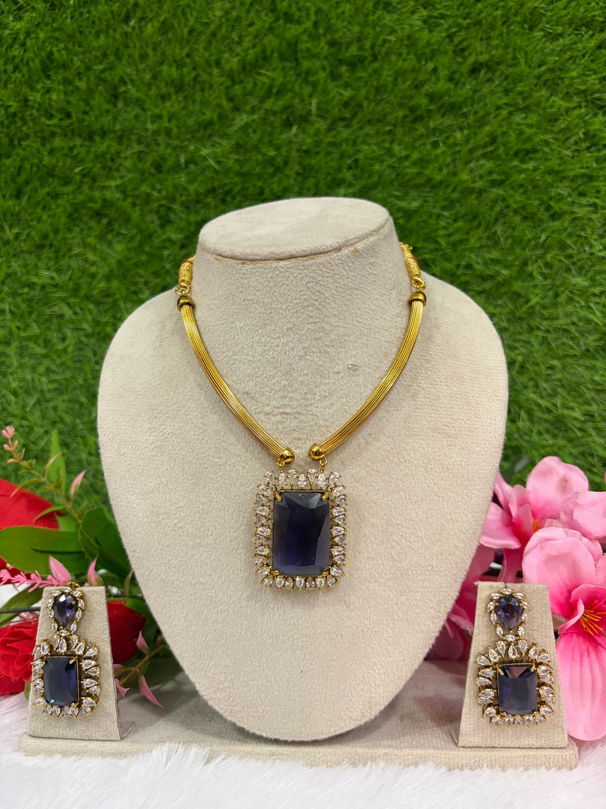 SQAURE PENDANT NECKLACE WITH EARRINGS