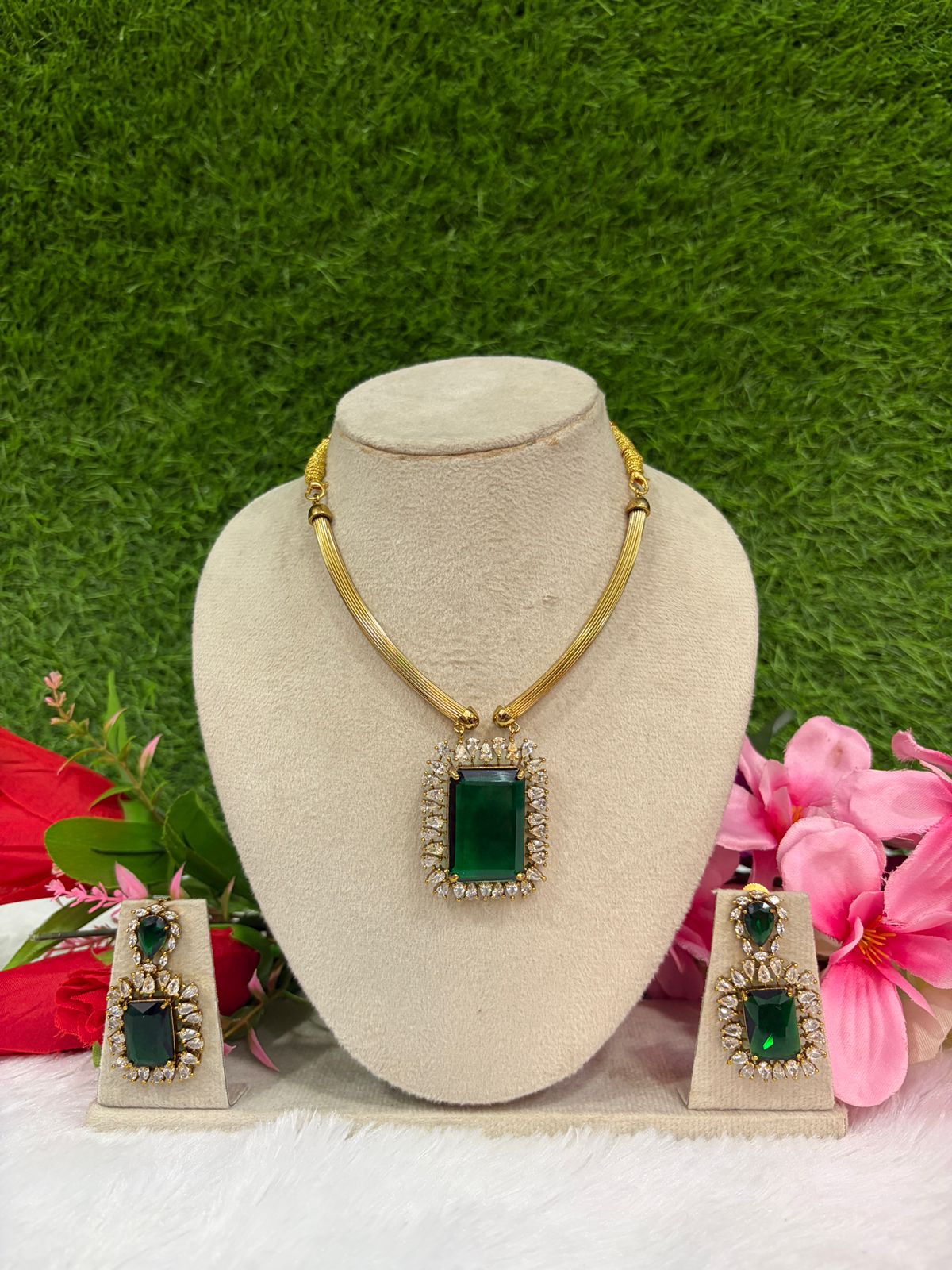 SQAURE PENDANT NECKLACE WITH EARRINGS