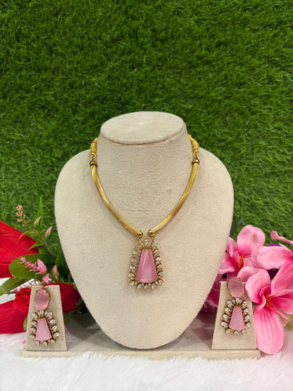 Pendant necklace with earrings
