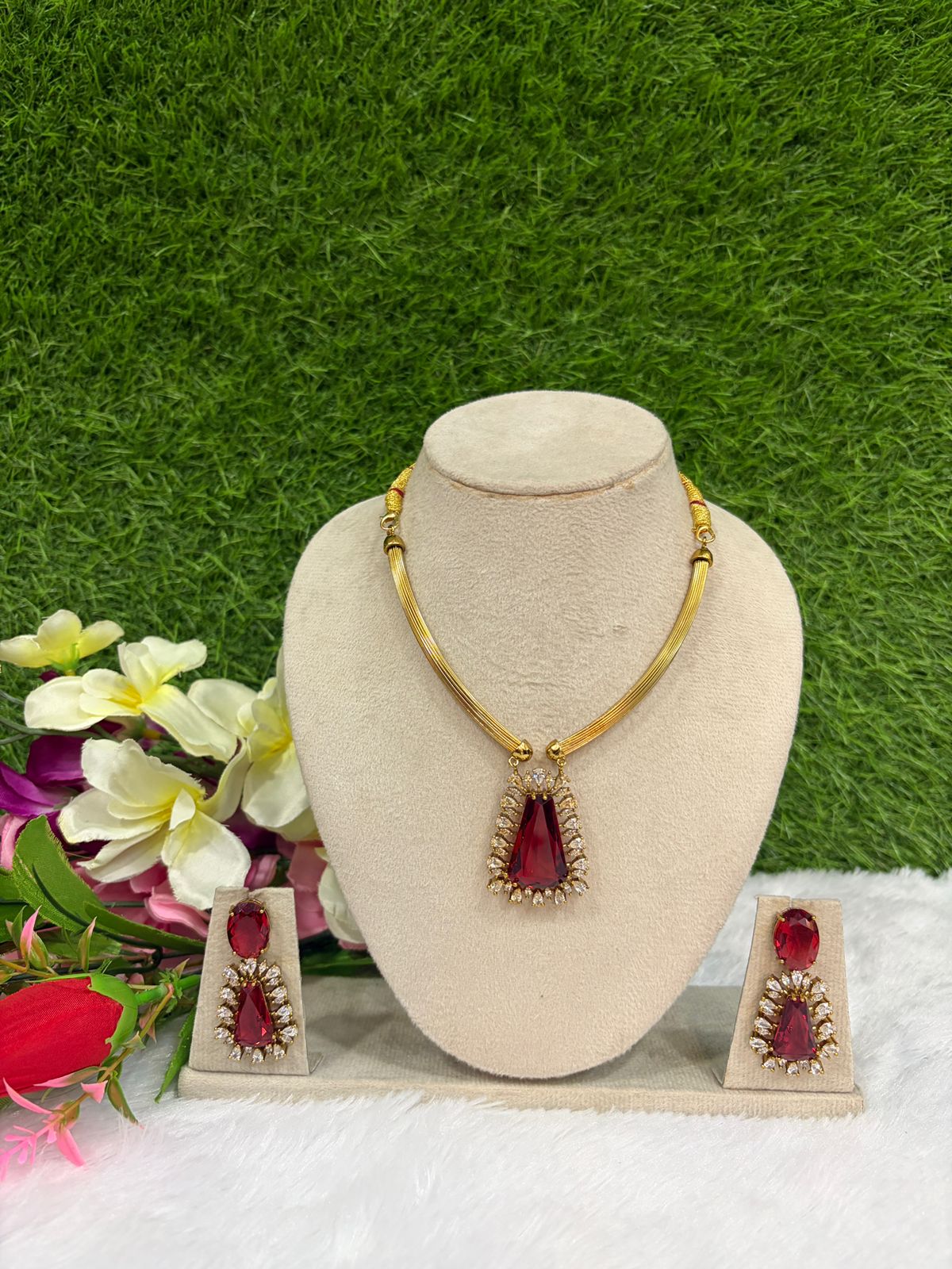 Pendant necklace with earrings