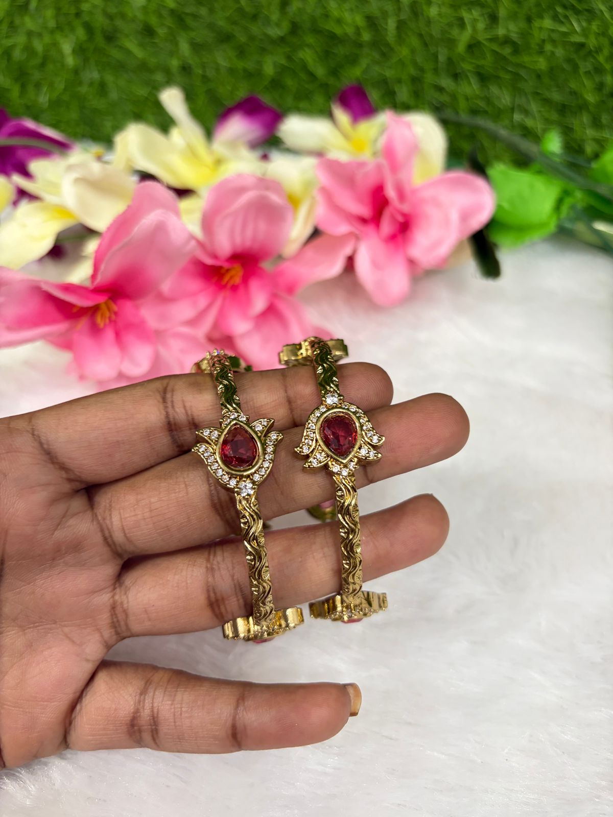 RUBY STONE BANGLE SET