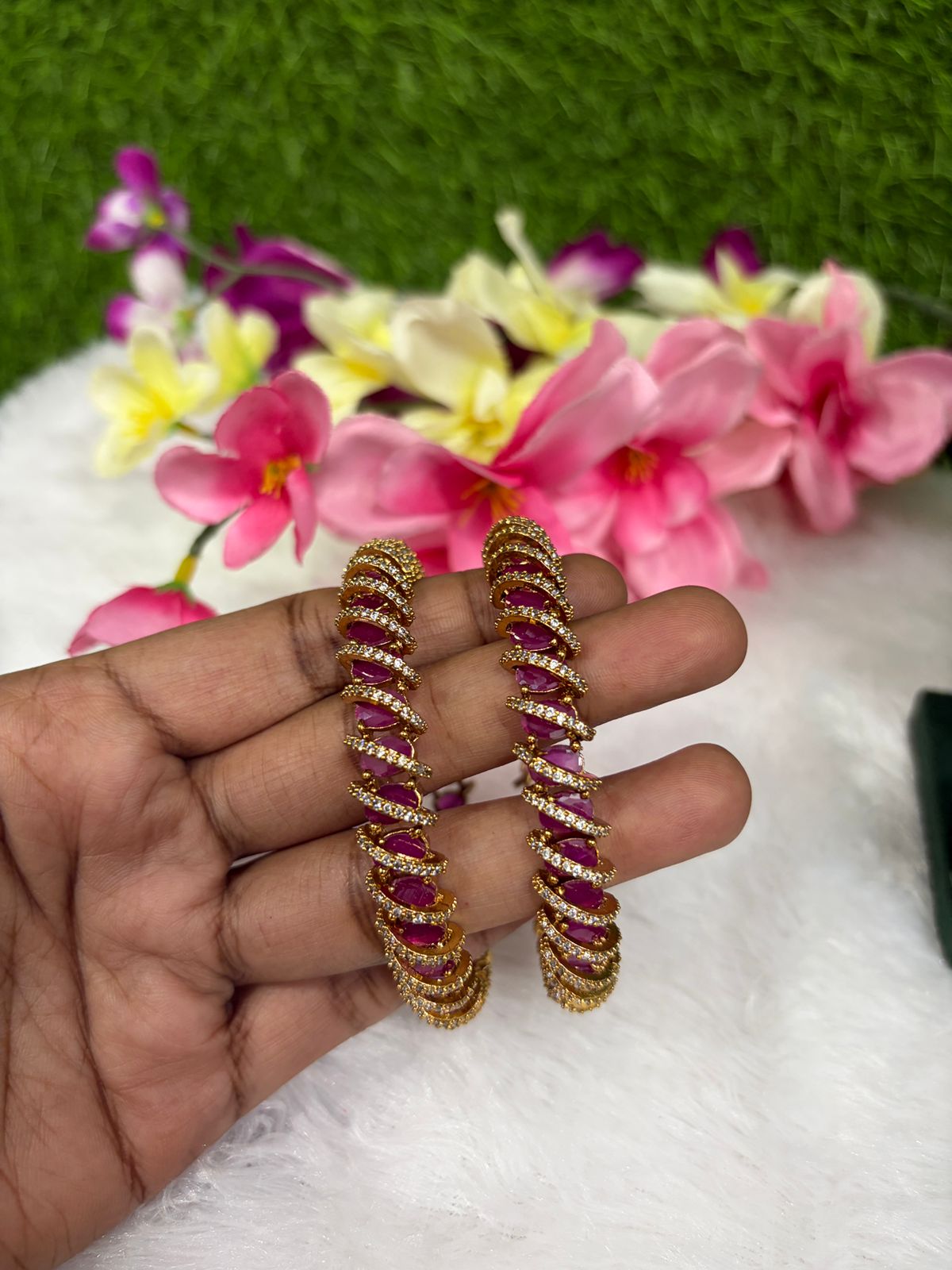 தனித்துவமான வளையல் செட்