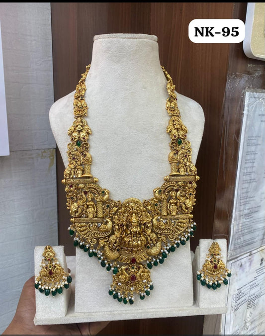 கண்ணாடி வேலைப்பாடுகளுடன் கூடிய கனமான ஹாரம்