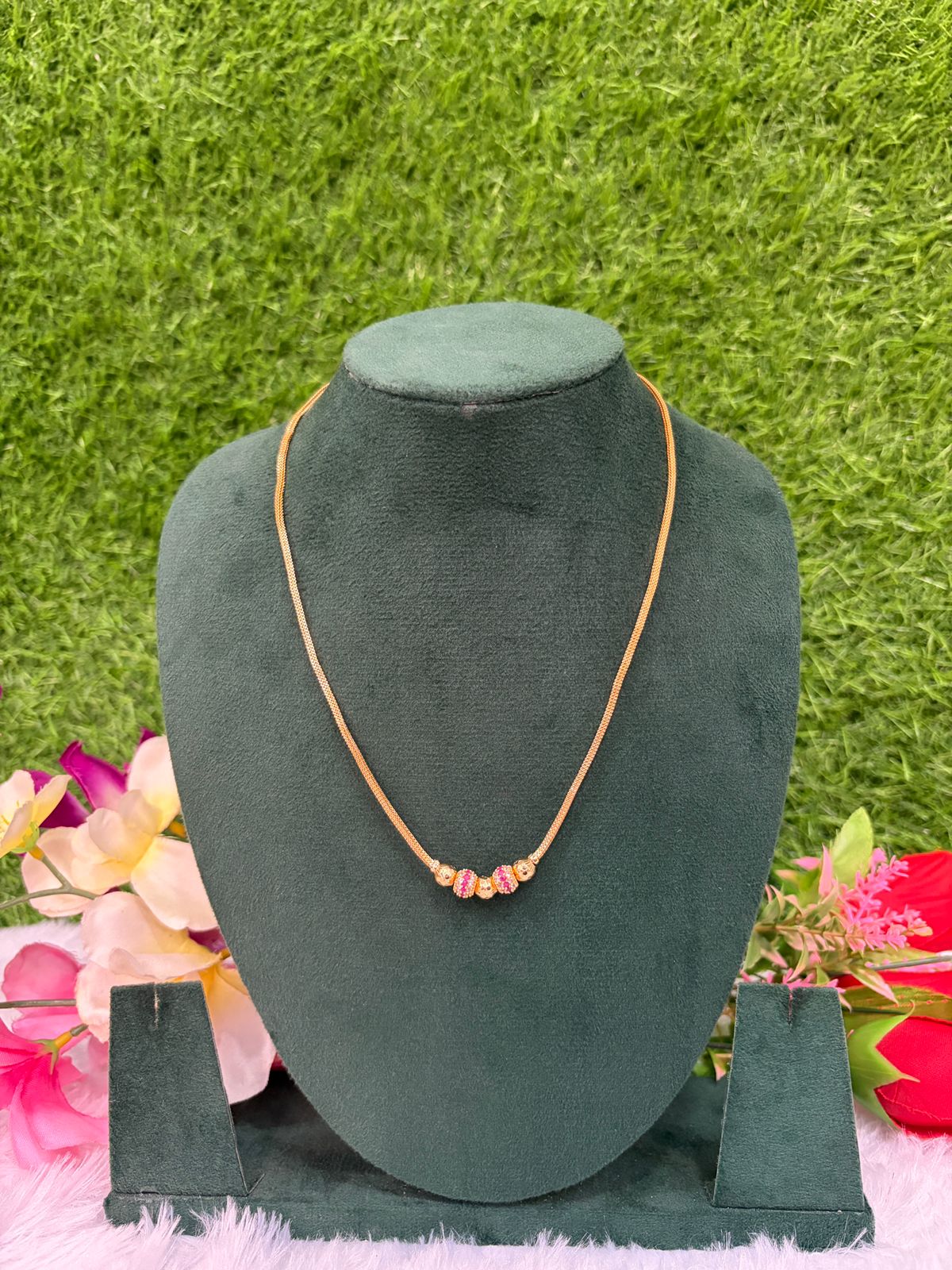 TRADITIONAL NECKPIECE
