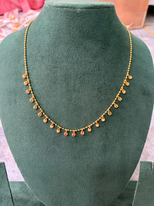 நவீன குட்டையான சங்கிலி
