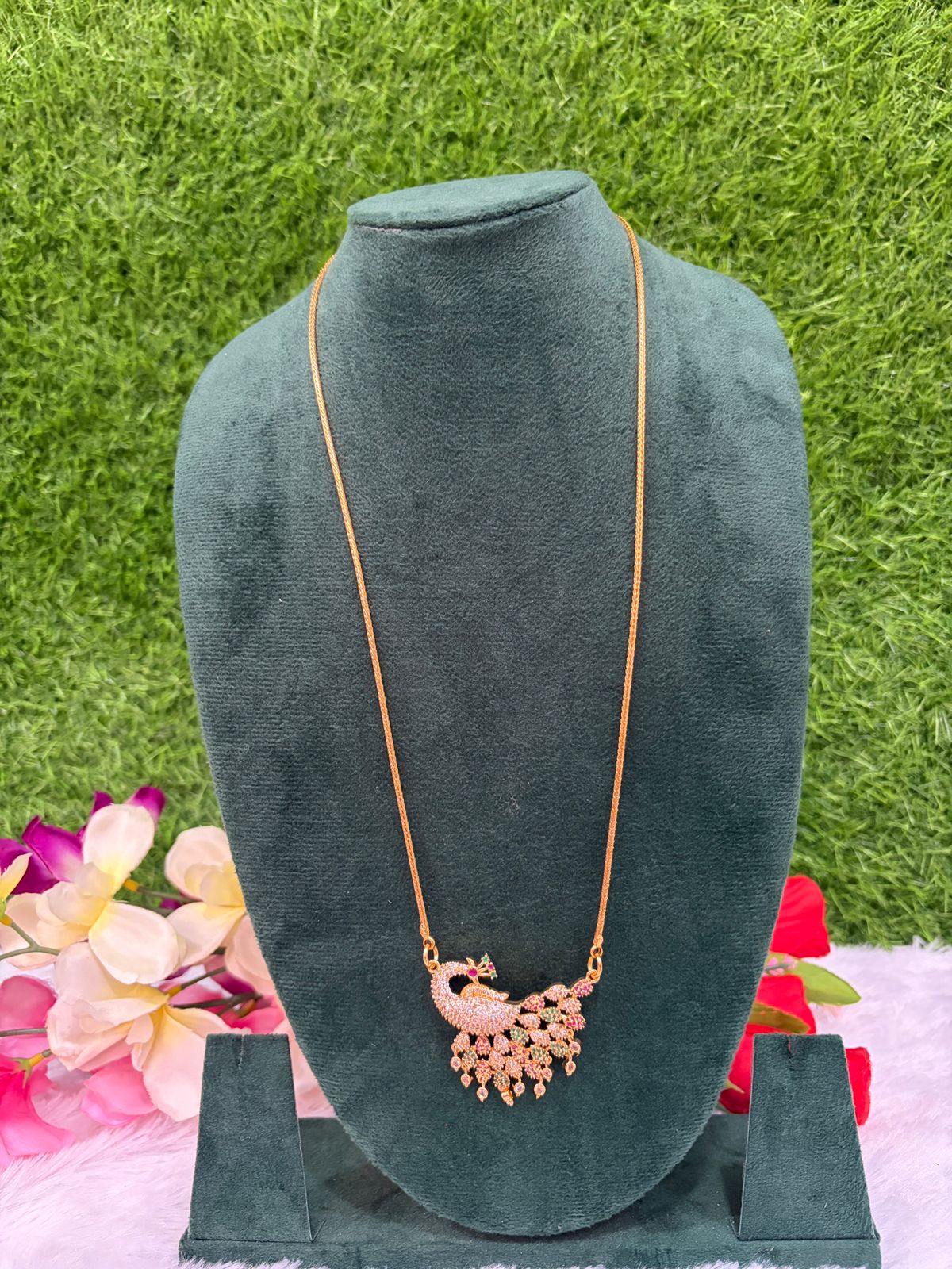 UNIQUE PEACOCK PENDANT DOLLAR CHAIN