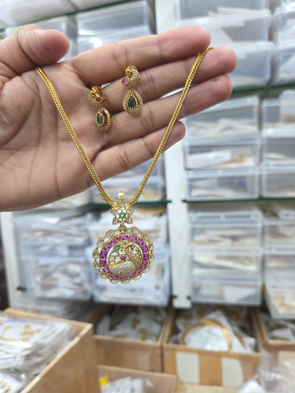 PEACOCK PENDANT NECKLACE