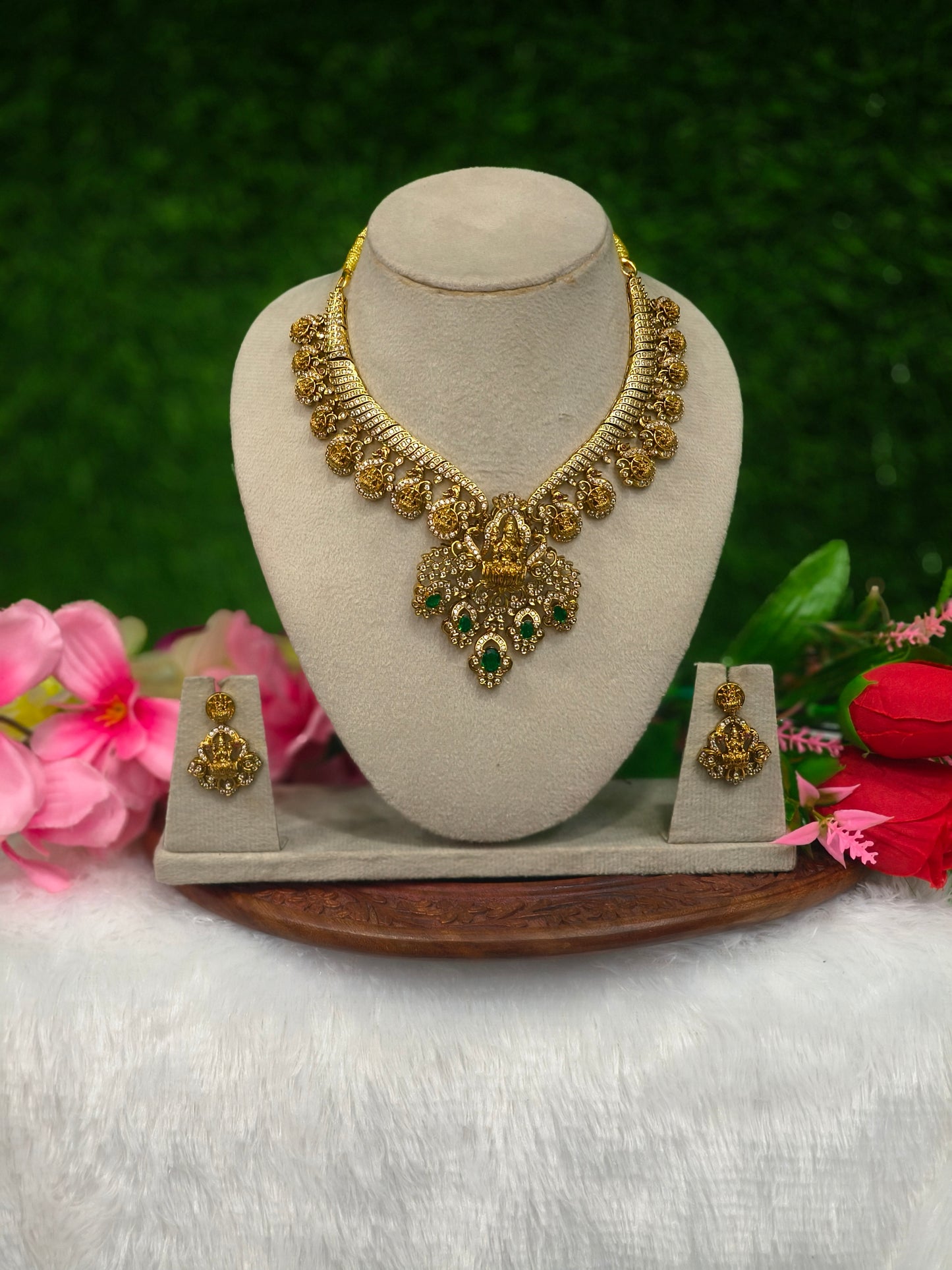 MAHALAKSHMI  NECKLACE WITH EARRINGS
