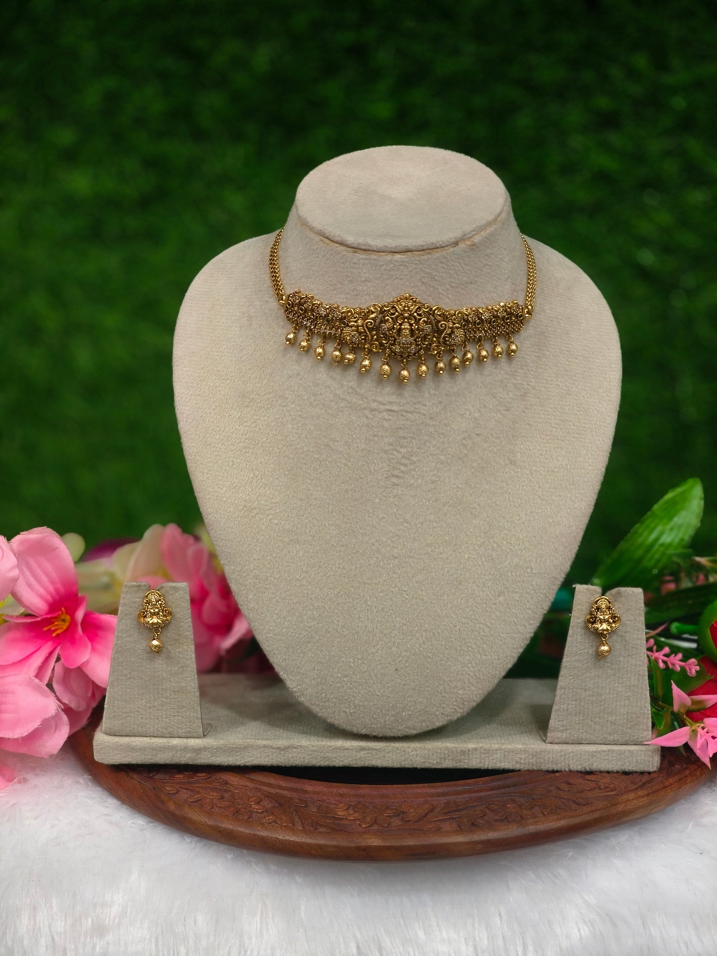 MINIMAL TRENDY CHOCKER