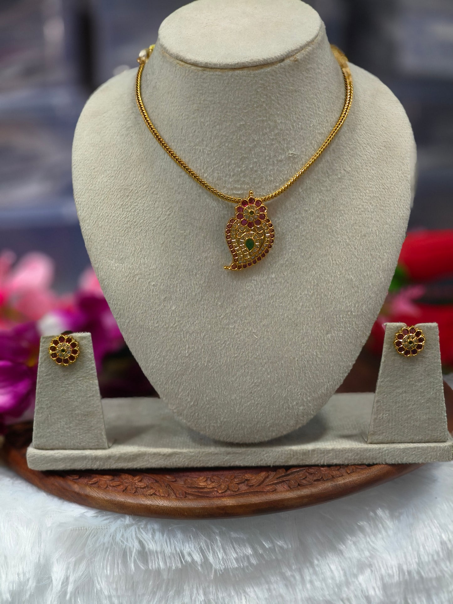 MANGO MODEL NECK SET