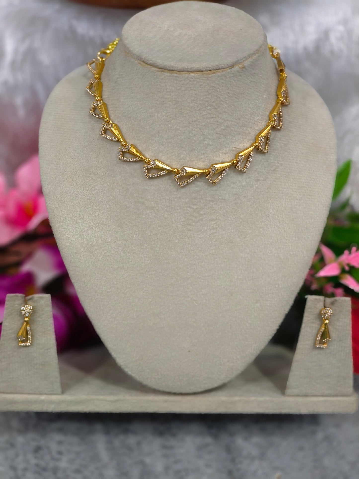 TRENDY NECKLACE