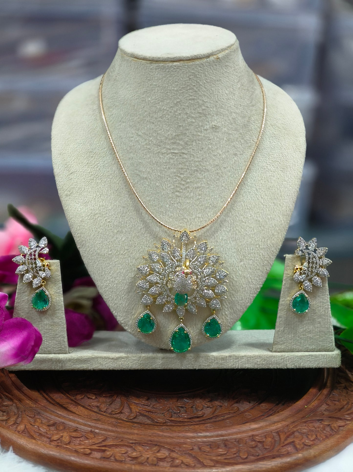 AD PEACOCK PENDANT NECKPIECE