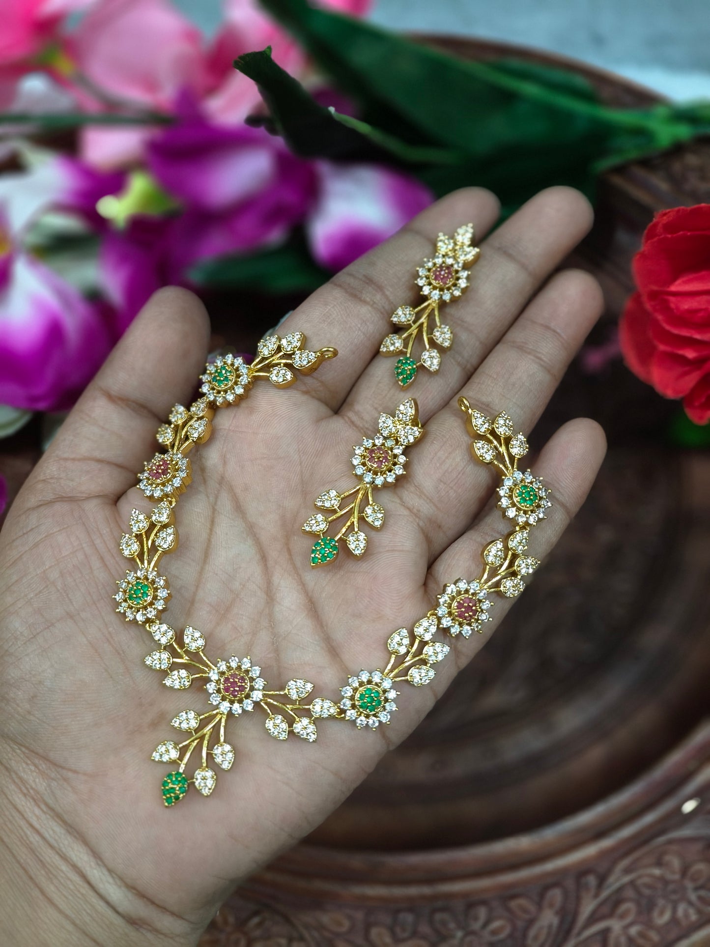 FLOWERAL NECK SET
