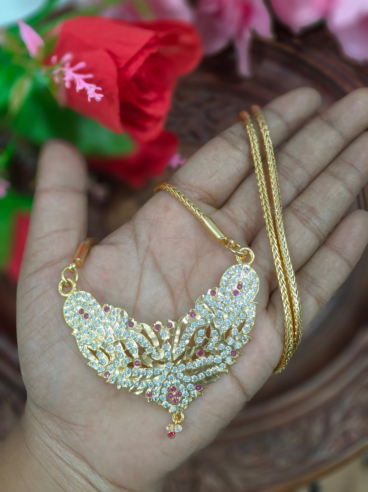 TRADITIONAL PEACOCK DOLLAR CHAIN