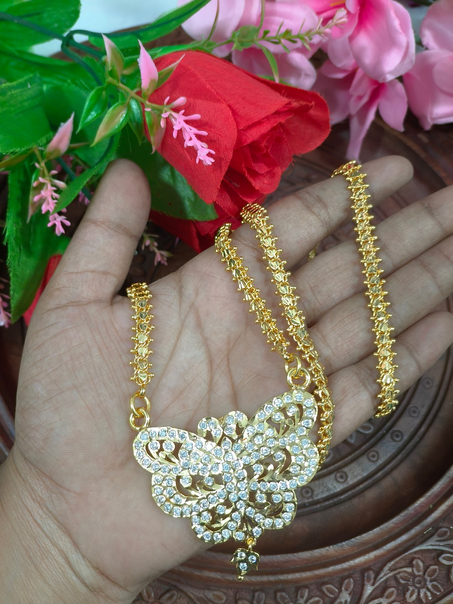 பட்டர்ஃபிளை டாலர் செயின்