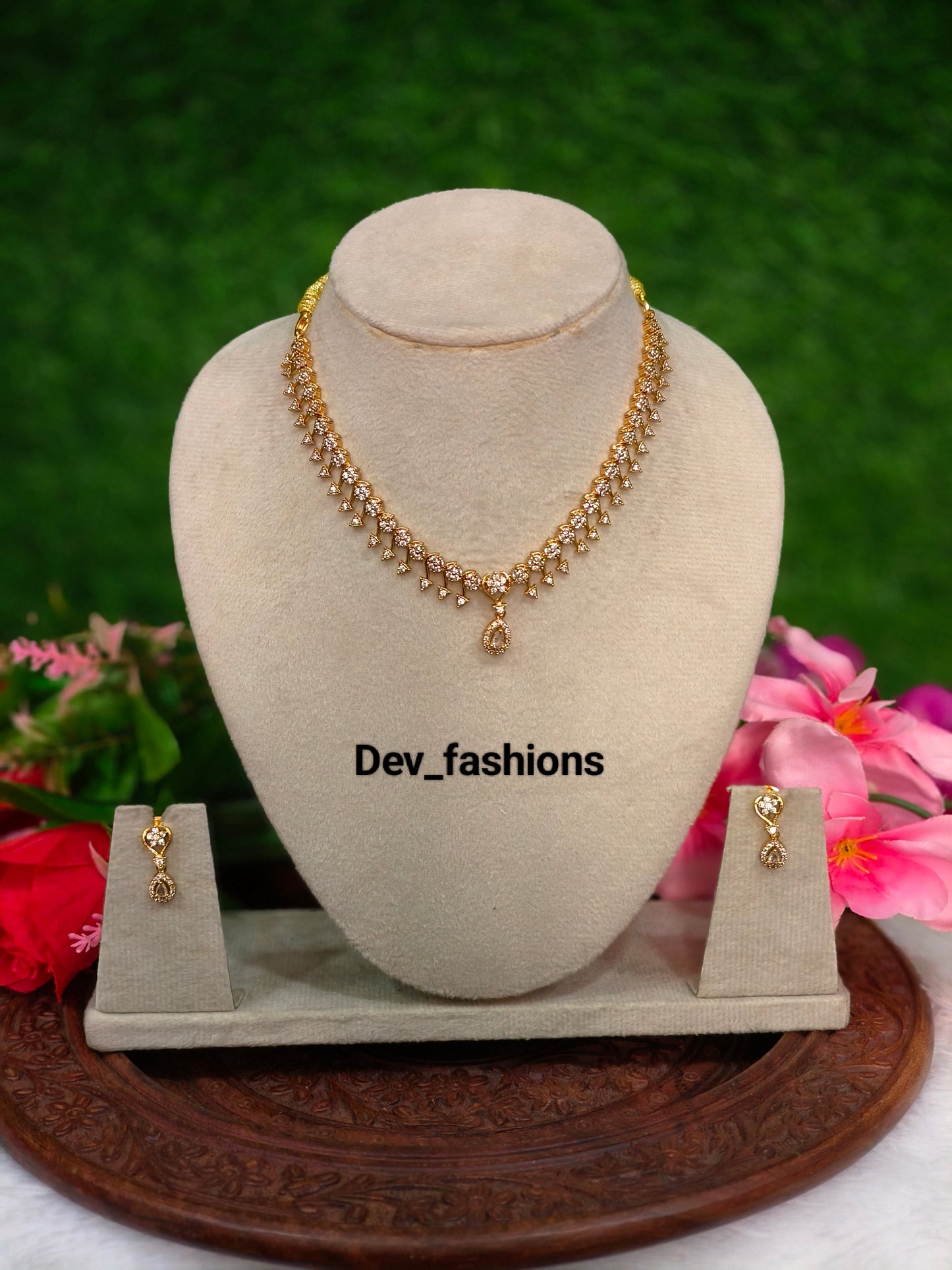 ARROW STONE NECKLACE