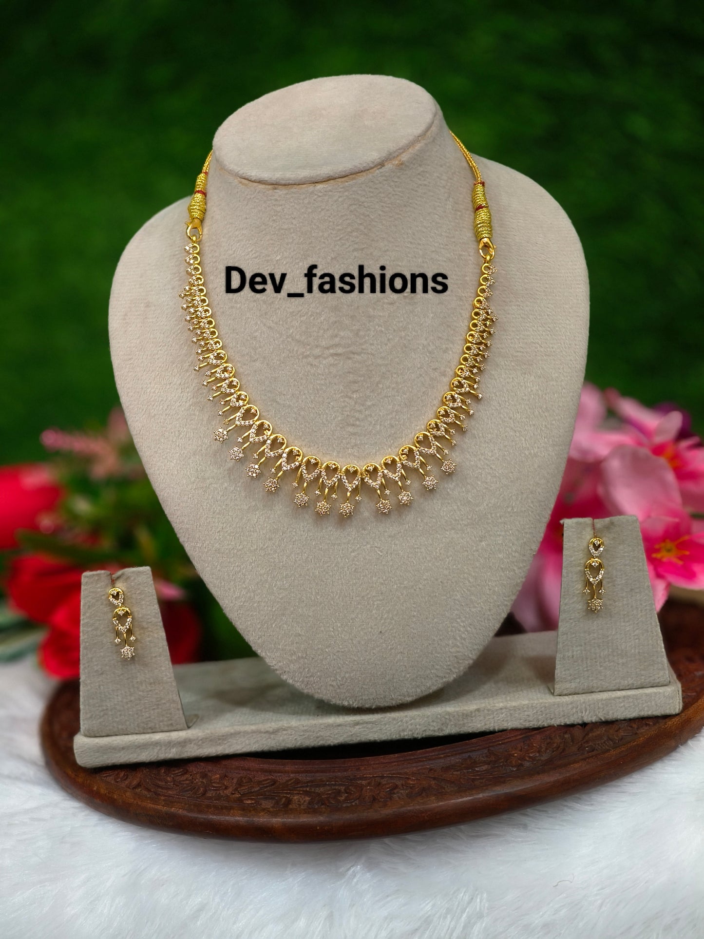 STUNNING STONE NECKLACE